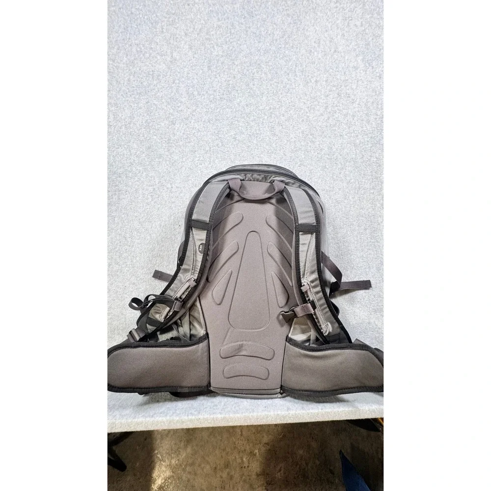 REI Traverse Daypack Hiking Backpack Grey Black Ripstop Nylon Hydration Ready